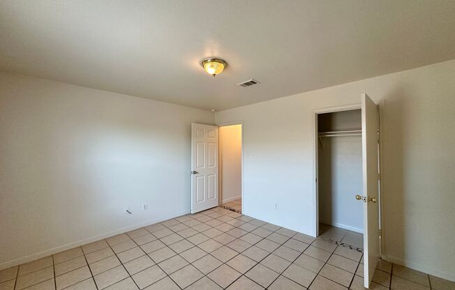 2 beds, 1 bath, 970 sqft, $1,100, Unit A