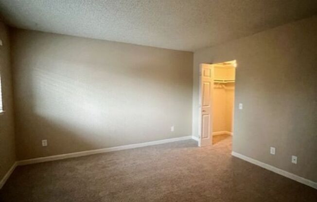 1 bed, 1 bath, 700 sqft, $1,575, Unit 14