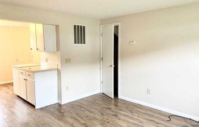 2 beds, 1 bath, 850 sqft, $925, Unit 2833