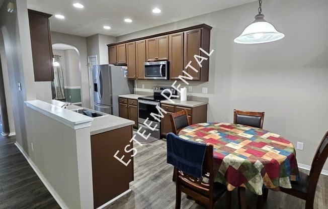 304 FOUNDERS WALK DR