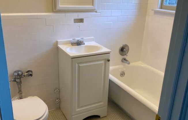 Studio, 1 bath, 225 sqft, $1,399, Unit 43