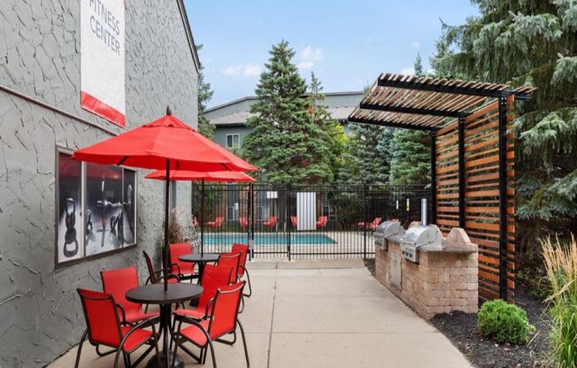 Outdoor Dining at The Atwood at Eden Prairie, Eden Prairie, 55347