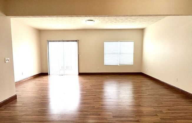 3 beds, 2.5 baths, 1,960 sqft, $1,950, Unit 317SMA3