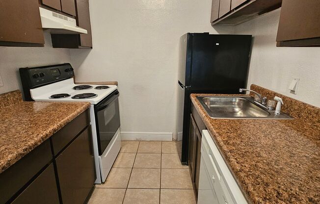 1 bed, 1 bath, 525 sqft, $1,100, Unit C - C03