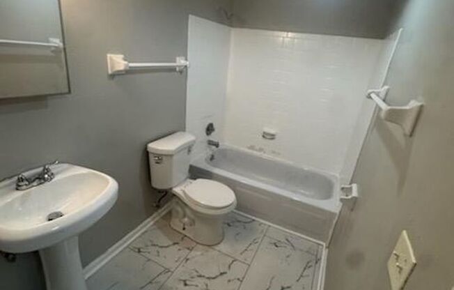 1305 - 1345 W Locust St. / 2866-2868 N 14th St. (50 Unit)