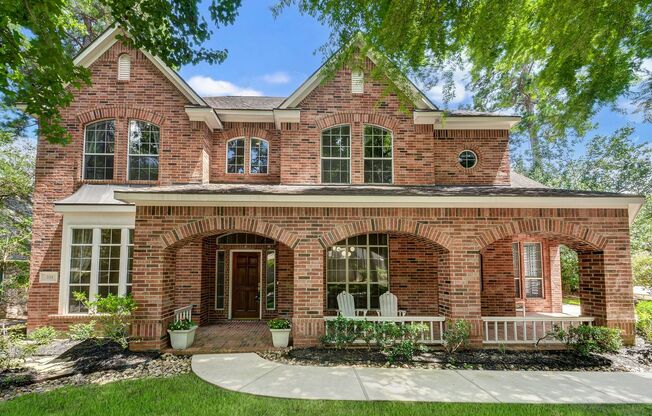 Beautiful 5-Bedroom Rental Home with Pool in The Woodlands