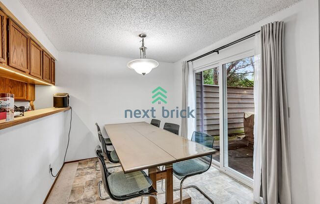 3 BEDS & 1.5 BATH FOR RENT