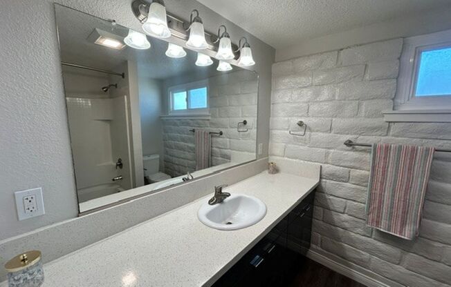 1 bed, 1 bath, 750 sqft, $2,465, Unit N5
