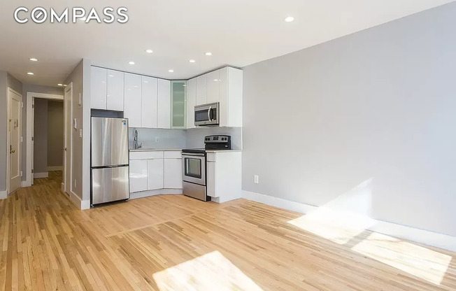 228 E 81 ST