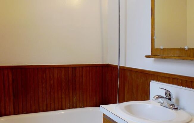 1 bed, 1 bath, 410 sqft, $910, Unit 3 - 05