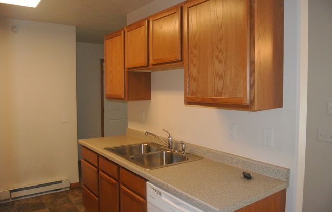 2 beds, 1 bath, $895, Unit #101