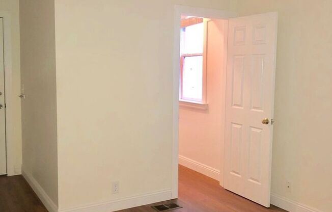 2 beds, 1 bath, 750 sqft, $1,995, Unit 1219 1/2 E St