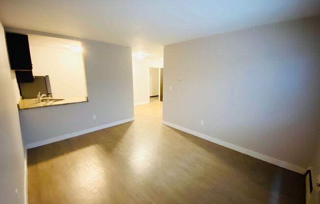 1 bed, 1 bath, $950, Unit 112