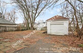 837 Courtney St NW