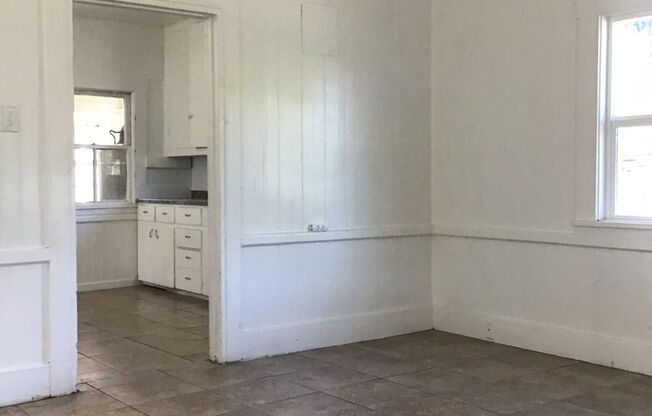 2 beds, 1 bath, $1,600