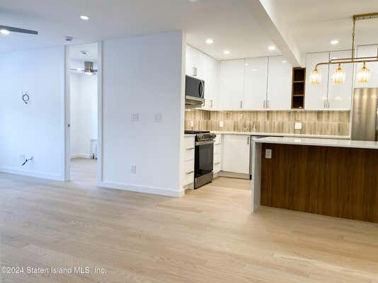 2 beds, 1 bath, 865 sqft, $2,600, Unit 4S