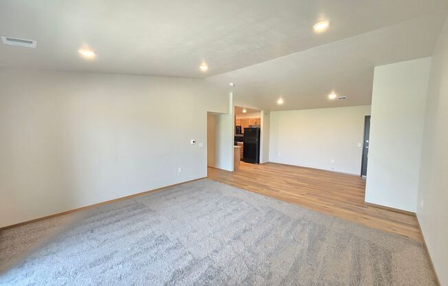 2 beds, 1 bath, 1,090 sqft, $1,230, Unit 3400 303