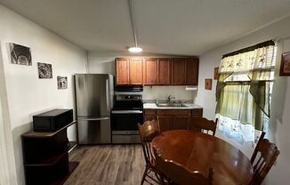 3 beds, 1 bath, $975, Unit APARTMENT B