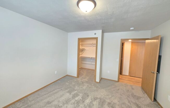 2 beds, 1 bath, 1,090 sqft, $1,230, Unit 3400 208