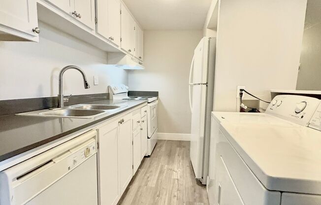 2 beds, 1.5 baths, 895 sqft, $1,395, Unit 19