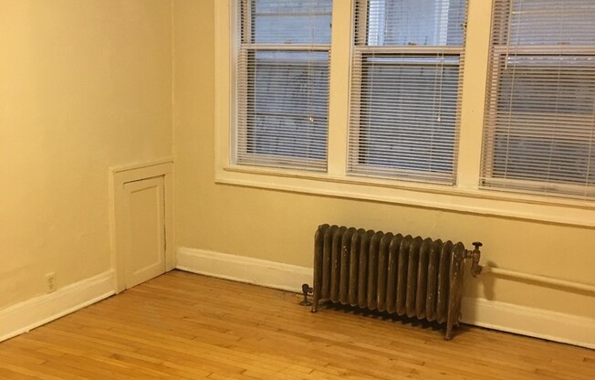 Studio, 1 bath, $895, Unit 4
