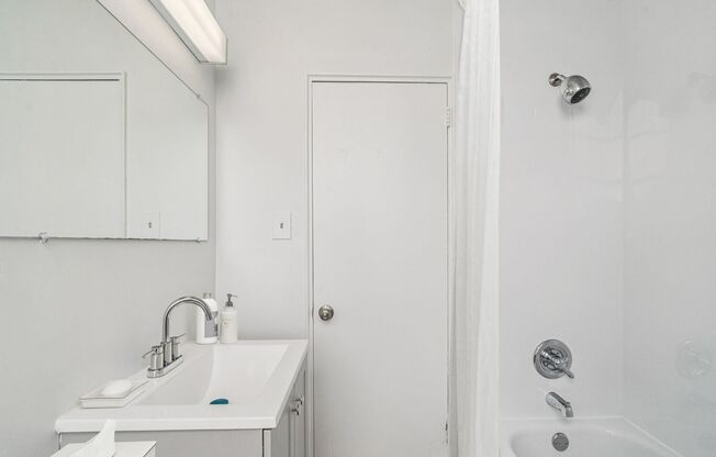 Studio, 1 bath, 306 sqft, $1,395, Unit 410