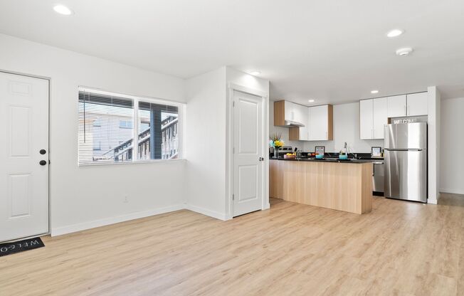 1 bed, 1 bath, 650 sqft, $1,200, Unit 1919 F