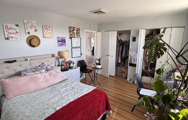 2 beds, 1 bath, 1,100 sqft, $2,400, Unit 718