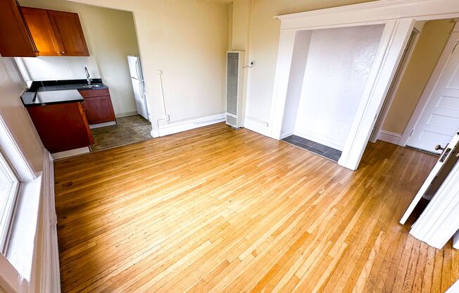 1 bed, 1 bath, 410 sqft, $1,895, Unit 402