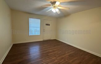 2 beds, 1 bath, 788 sqft, $850, Unit 4