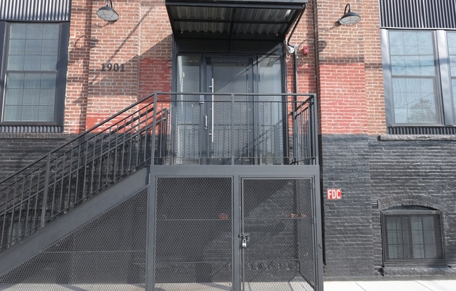 1901 E WILLARD ST
