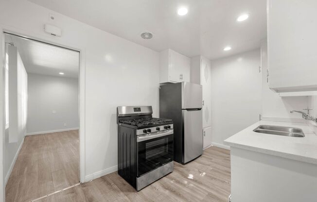 1 bed, 1 bath, $2,000, Unit 02