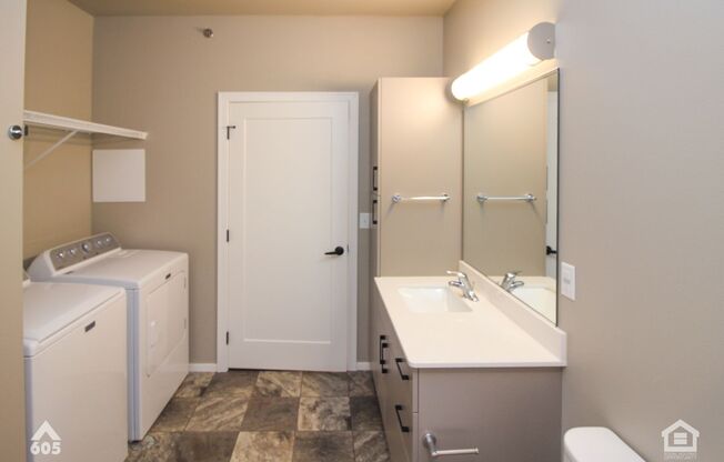Studio, 1 bath, 558 sqft, $925, Unit 5521-5326
