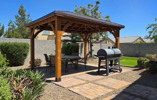 Beautiful newer home with lots of Space, Serene backyard