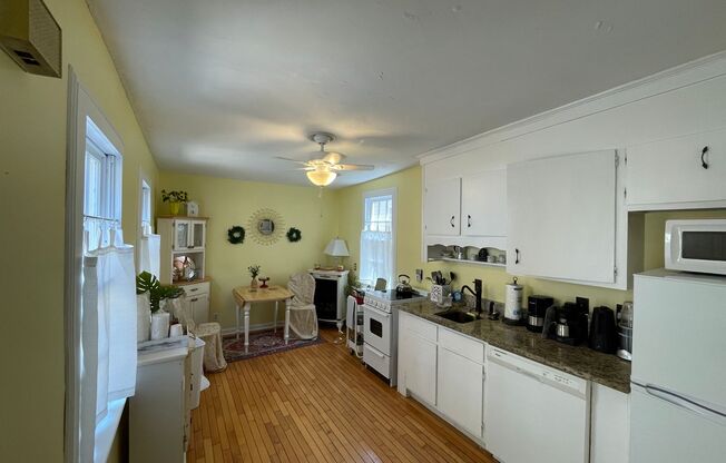 Historic Studio In Medical District-FULLY FURNISHED