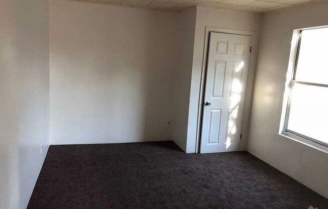 Upstairs Apartment in Taft