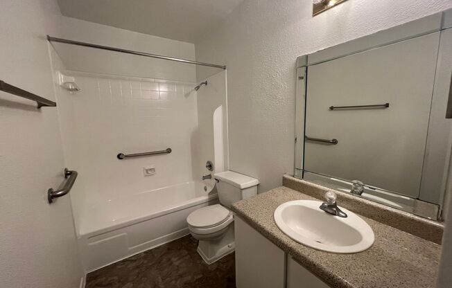 2 beds, 1 bath, 832 sqft, $1,150, Unit 505