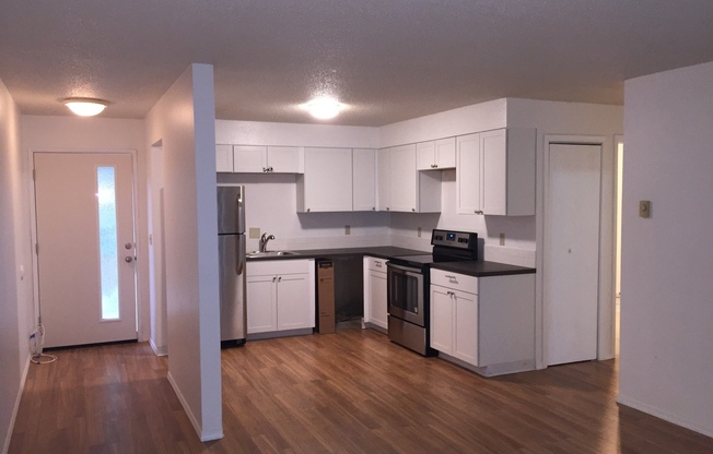 2 beds, 1 bath, 900 sqft, $1,595