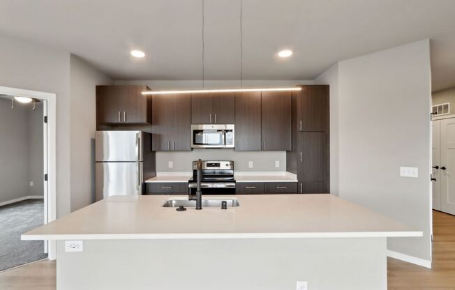 2 beds, 2 baths, 1,225 sqft, $2,520, Unit 5604-201