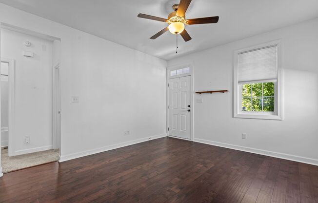 Gorgeous 3 Bedroom Home in Downtown Raleigh w/ Premium Finishes & Amenities - Pet Friendly!