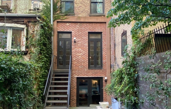 4 beds, 2.5 baths, 2,450 sqft, $16,950