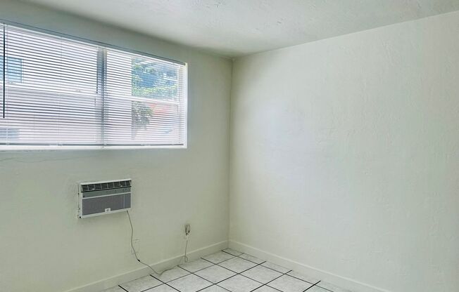 2 beds, 1 bath, $2,000, Unit 505-401