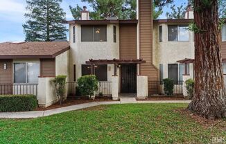 Charming Condo in SW Bakersfield with Community Pool