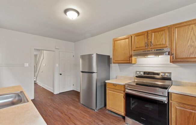 3 beds, 1 bath, $1,495