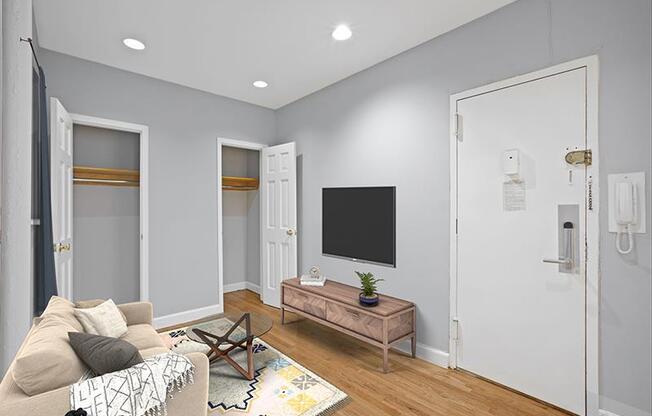 324 E 61 ST 2 ROW