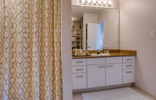 1 bed, 1 bath, $1,700, Unit # 2B