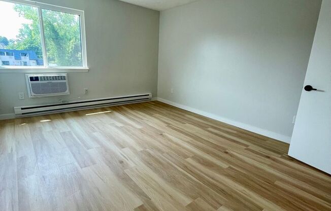 2 beds, 1 bath, 843 sqft, $1,650, Unit 5-5D