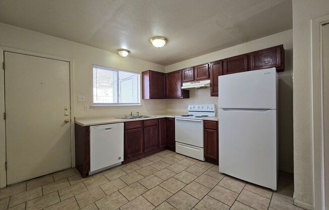 2 beds, 1 bath, $750, Unit 1309 Quail Circle - Unit A