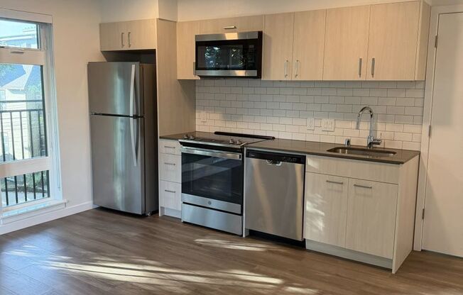 2 beds, 2 baths, 784 sqft, $2,678, Unit 202
