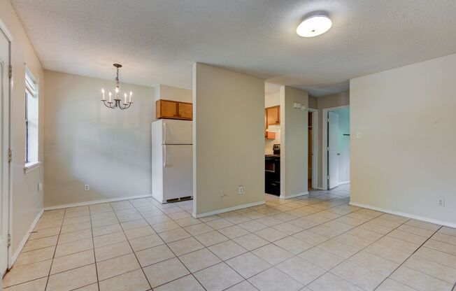 1 bed, 1 bath, 574 sqft, $650, Unit Apartment 03